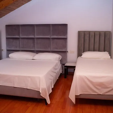 Centre Lägenhet Tirana